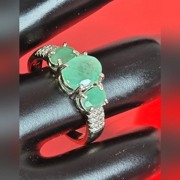 925 Sterling Silvet Ring with Natural Emerald Gemstones & Cz - Picture 3 of 9